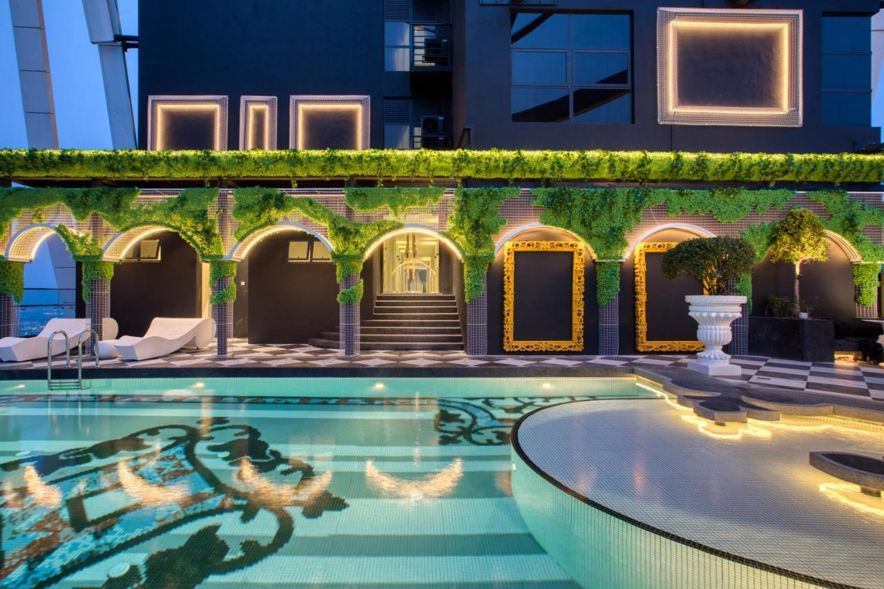 Arte By Thomas Chan Kuala Lumpur Exterior foto The pool at the hotel